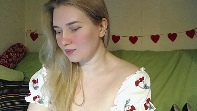mmmPinUpGirl online show from 02-15-26, 11:31