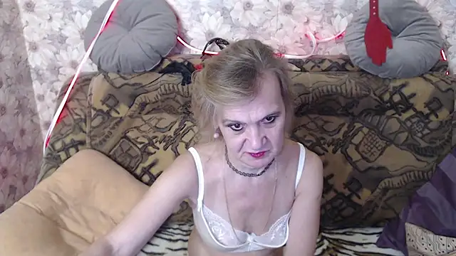 Snapshot of MissBekker chatting on 09-16-25, 07:04 MissBekker online show from 09-16-25, 07:04