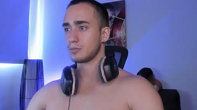 Snapshot of AlexRivera6 chatting on 12-25-24, 03:06 AlexRivera6 online show from 12-25-24, 03:06