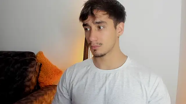 Snapshot of AlexRivera6 chatting on 10-30-25, 06:27 AlexRivera6 online show from 10-30-25, 06:27