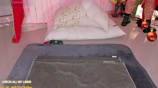 ohyesly  online show from 12-22-25, 10:04