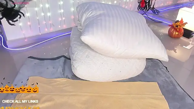 ohyesly  online show from 10-07-25, 11:06