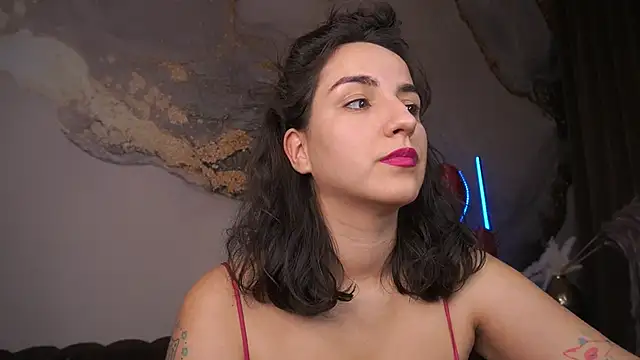 Daphne Moss online show from 02-12-25, 05:16