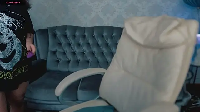 Daphne Moss online show from 12-14-25, 02:22