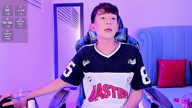 Chris boy  online show from 04-15-26, 07:36