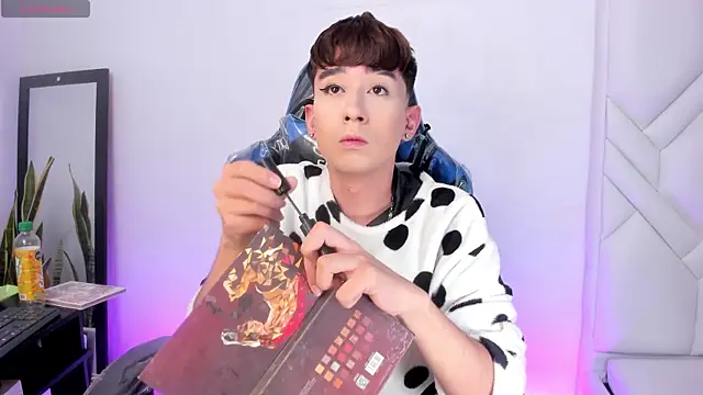 Chris boy  online show from 01-06-26, 08:29