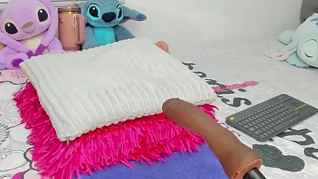 Elizabeth 18  online show from 11-17-25, 02:59