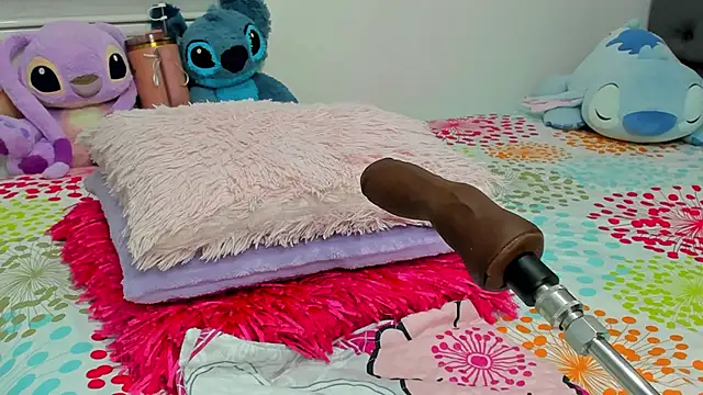 Elizabeth 18  online show from 11-30-25, 03:07