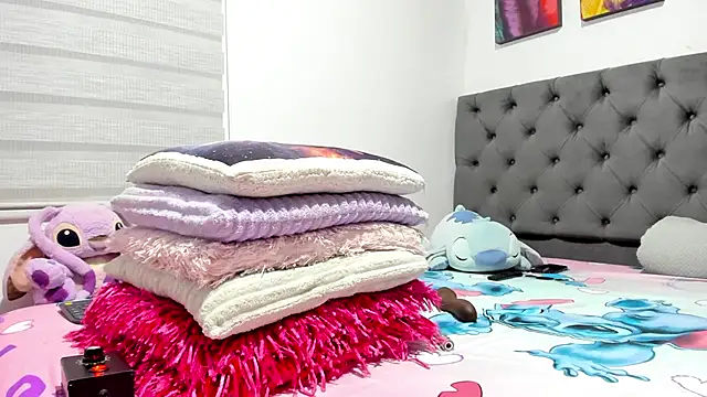 Elizabeth 18  online show from 02-27-26, 03:07