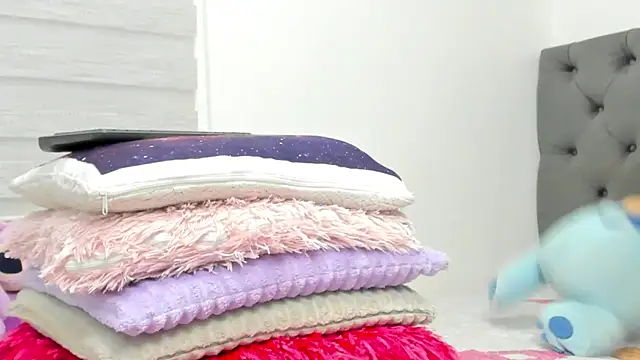 Elizabeth 18  online show from 03-25-26, 03:17