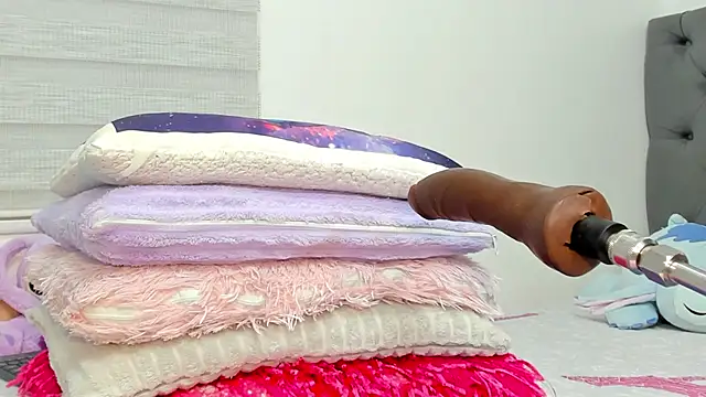 Elizabeth 18  online show from 04-11-26, 03:14