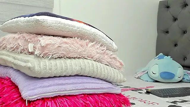 Elizabeth 18  online show from 02-10-26, 03:38