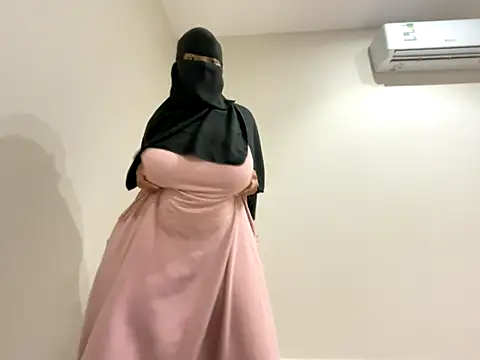 Submissive Arab online show from 11-18-25, 03:48