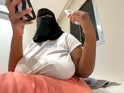 Submissive Arab online show from 11-25-25, 01:28