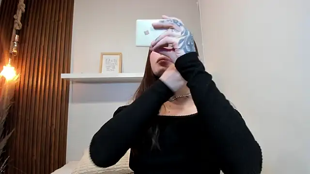 LANA-JONNES online show from 05-17-26, 10:32
