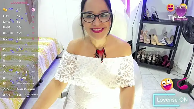 Chanel Doll  online show from 10-30-25, 10:02