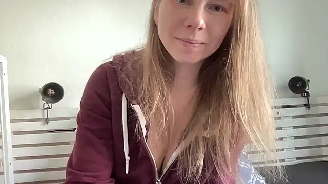 Snapshot of SweetLucy96 chatting on 12-24-24, 09:28 SweetLucy96 online show from 12-24-24, 09:28