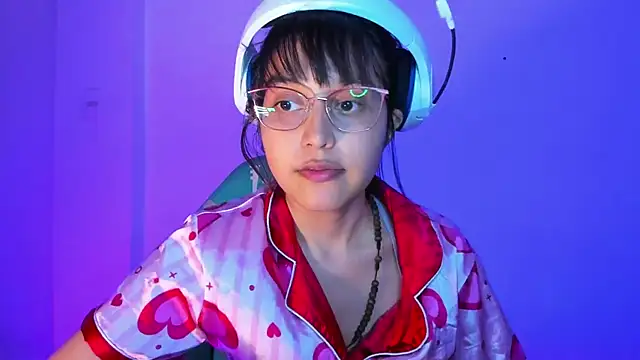 Snapshot of Little_Lisy chatting on 10-31-25, 04:20 Little Lisy online show from 10-31-25, 04:20