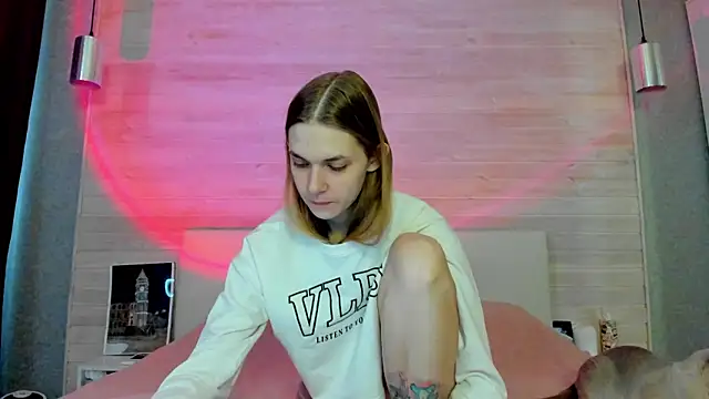 molly hunt  online show from 03-20-26, 04:24