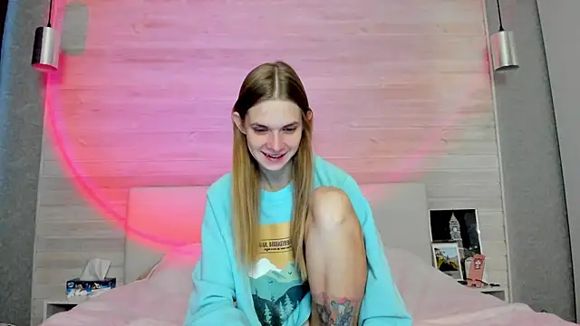 molly hunt  online show from 12-05-25, 05:17