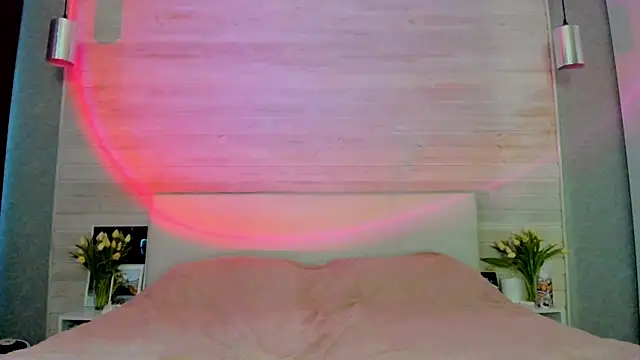 molly hunt  online show from 03-25-26, 05:07