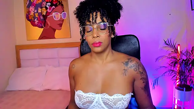 Snapshot of AitanaBrown_ chatting on 04-29-26, 09:21 AitanaBrown online show from 04-29-26, 09:21
