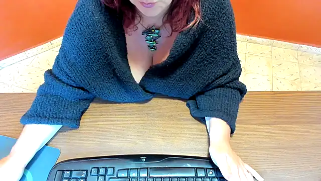 NikkiHolland online show from 10-10-25, 09:21