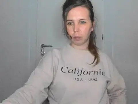 Snapshot of loveis007 chatting on 03-18-25, 12:40 loveis007 online show from 03-18-25, 12:40