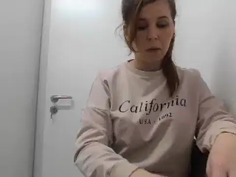 Snapshot of loveis007 chatting on 02-26-25, 08:25 loveis007 online show from 02-26-25, 08:25