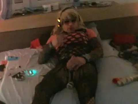 Snapshot of Kinkyslut07 chatting on 11-18-25, 04:43 Kinkyslut07 online show from 11-18-25, 04:43