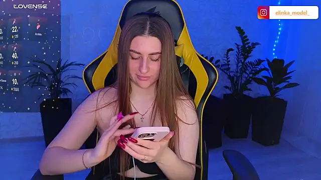 Snapshot of Elishka_ chatting on 02-19-25, 10:42 Elishka online show from 02-19-25, 10:42