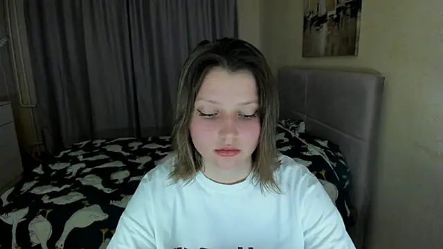 Snapshot of SoniNesti chatting on 09-24-25, 03:18 SoniNesti online show from 09-24-25, 03:18