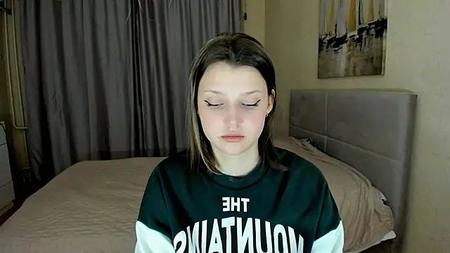 Snapshot of SoniNesti chatting on 10-13-25, 03:13 SoniNesti online show from 10-13-25, 03:13