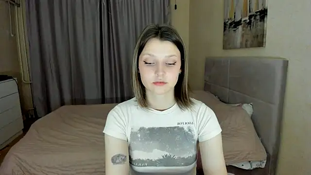 Snapshot of SoniNesti chatting on 10-15-25, 02:58 SoniNesti online show from 10-15-25, 02:58