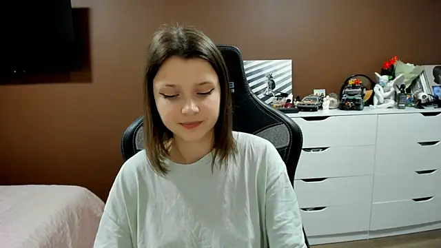 Snapshot of SoniNesti chatting on 02-26-26, 02:17 SoniNesti online show from 02-26-26, 02:17