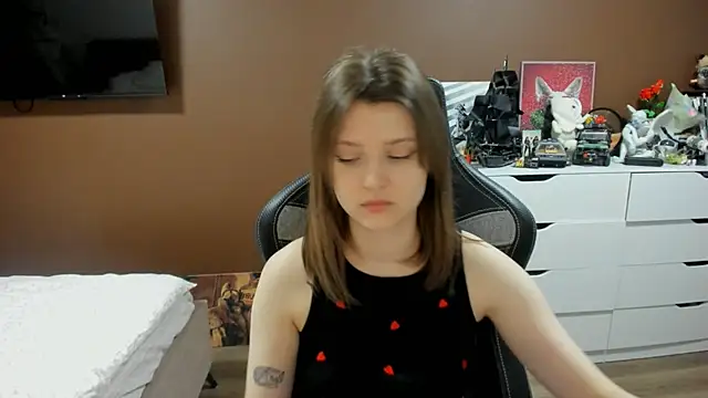 SoniNesti online show from 06-19-26, 04:02