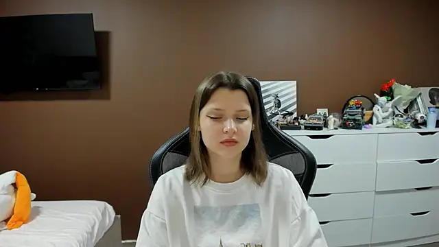 SoniNesti online show from 03-25-26, 02:05