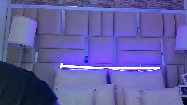 ShaniaBrownn online show from 10-28-25, 07:46