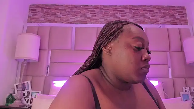 ShaniaBrownn online show from 04-16-26, 07:47