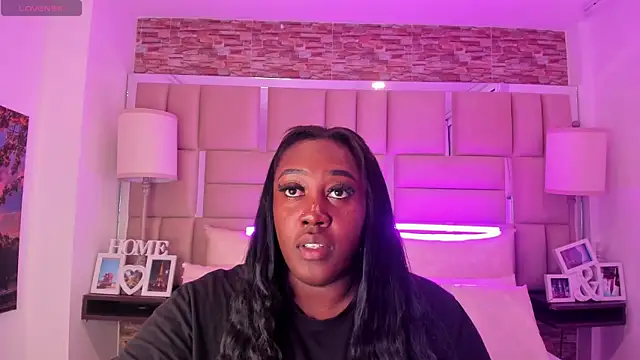 ShaniaBrownn online show from 12-18-25, 08:23