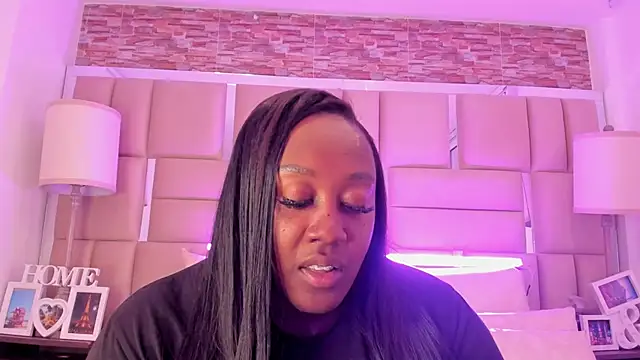 ShaniaBrownn online show from 01-06-26, 07:40