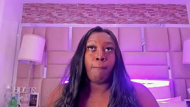 ShaniaBrownn online show from 11-12-25, 07:40