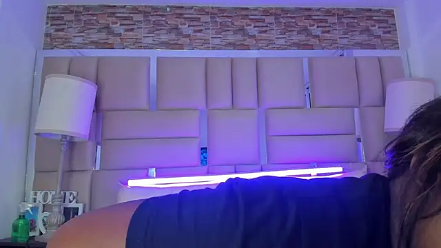 ShaniaBrownn online show from 10-10-25, 07:58