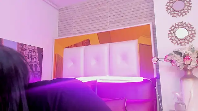 ShaniaBrownn online show from 11-06-25, 07:40