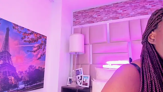 ShaniaBrownn online show from 04-21-26, 07:31