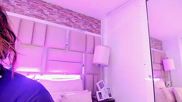 ShaniaBrownn online show from 10-18-25, 06:21