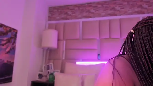 ShaniaBrownn online show from 05-24-26, 07:36