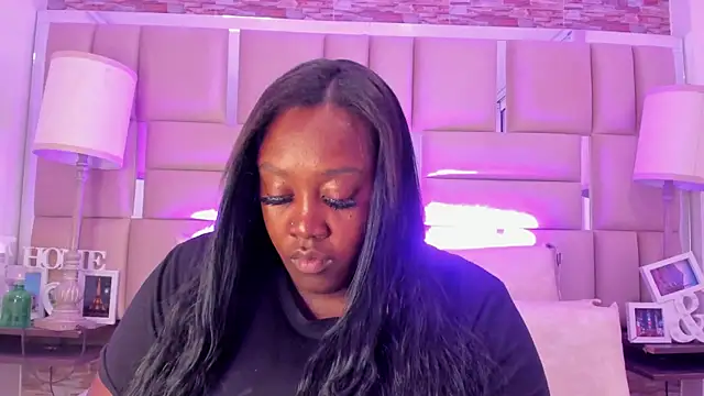 ShaniaBrownn online show from 11-11-25, 07:41