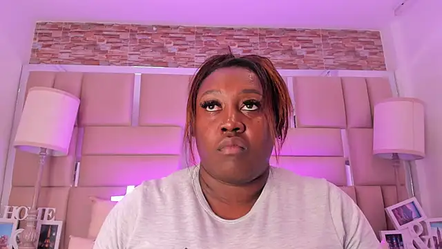 ShaniaBrownn online show from 10-01-25, 07:51