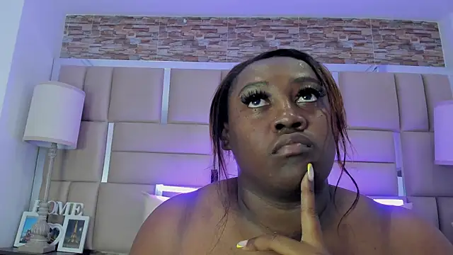 ShaniaBrownn online show from 09-09-25, 07:34